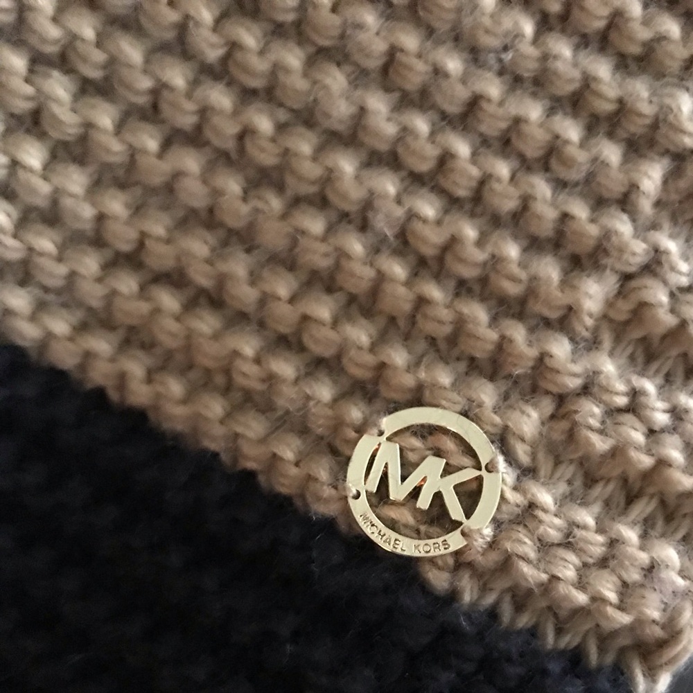 Michael Kors Infinity Scarf - Picture 5 of 5